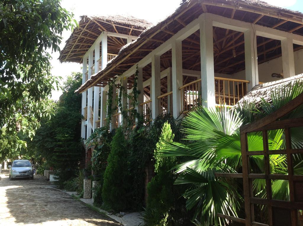 Mangga Lodge Bira Exteriér fotografie