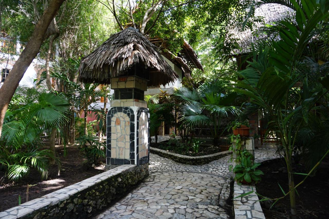 Mangga Lodge Bira Exteriér fotografie
